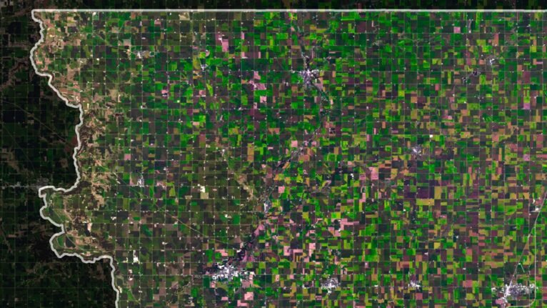 Iowa satellite map highlighting major rivers and landscapes in high detail.