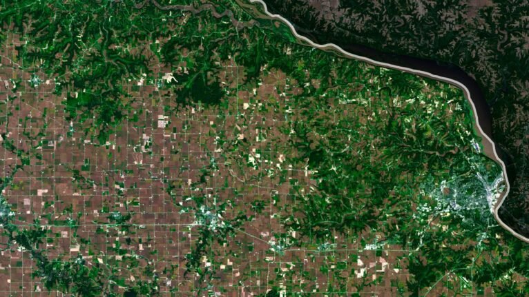 Detailed satellite image of Iowa used for educational purposes, showing terrain and land use.