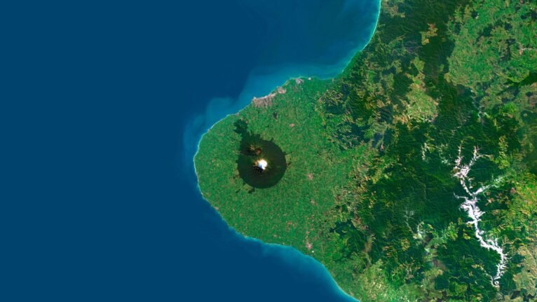 Detailed New Zealand satellite images used for educational purposes.